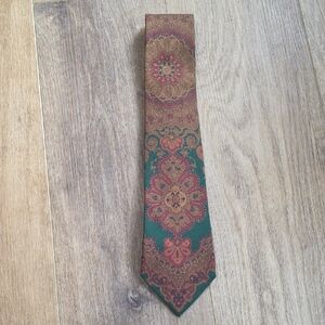 Burberrys Of London Vintage Silk Tie Green Red Gold Pattern